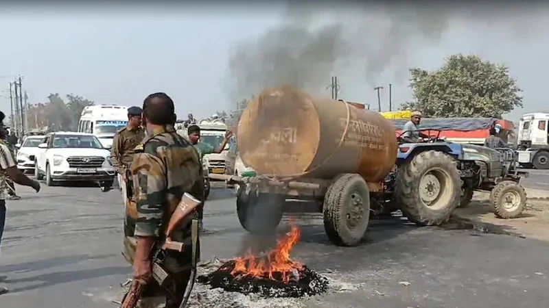 নকল করা নিয়ে পরীক্ষা কেন্দ্রে গোলাগুলি, শিক্ষার্থী নিহত